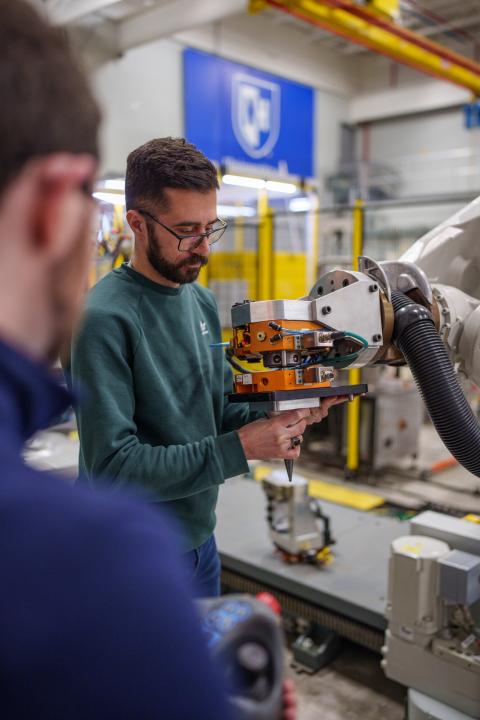 Shayan Darzi works with ABB robot 