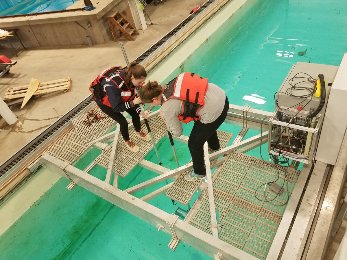 Testing munition device in UNH Wave/Tow Tank